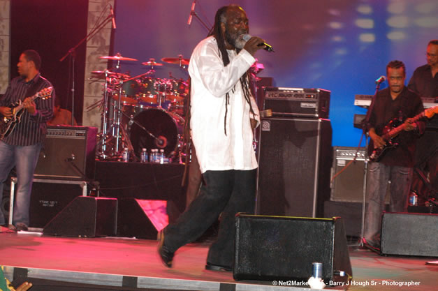 Freddy McGregor @ The Aqueduct on Rose Hall - Friday, January 26, 2007 - 10th Anniversary - Air Jamaica Jazz & Blues Festival 2007 - The Art of Music - Tuesday, January 23 - Saturday, January 27, 2007, The Aqueduct on Rose Hall, Montego Bay, Jamaica - Negril Travel Guide, Negril Jamaica WI - http://www.negriltravelguide.com - info@negriltravelguide.com...!