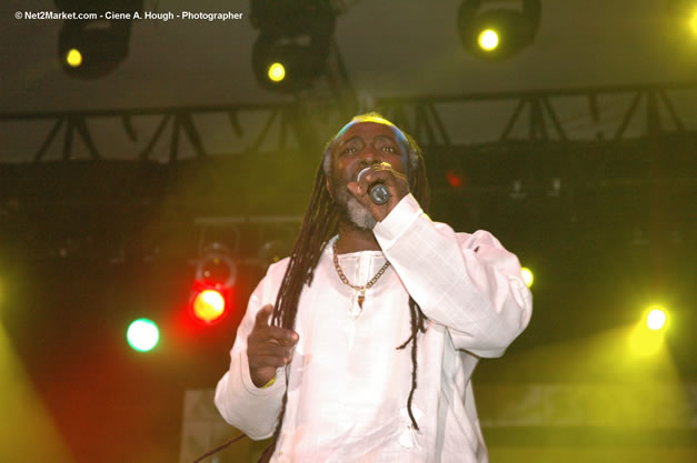 Freddy McGregor @ The Aqueduct on Rose Hall - Friday, January 26, 2007 - 10th Anniversary - Air Jamaica Jazz & Blues Festival 2007 - The Art of Music - Tuesday, January 23 - Saturday, January 27, 2007, The Aqueduct on Rose Hall, Montego Bay, Jamaica - Negril Travel Guide, Negril Jamaica WI - http://www.negriltravelguide.com - info@negriltravelguide.com...!