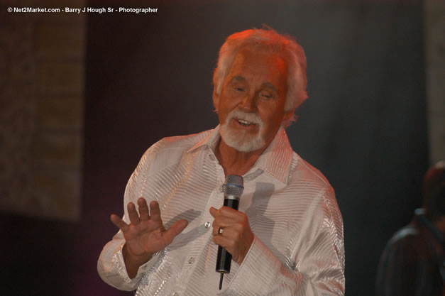 Kenny Rogers @ The Aqueduct on Rose Hall - Friday, January 26, 2007 - 10th Anniversary - Air Jamaica Jazz & Blues Festival 2007 - The Art of Music - Tuesday, January 23 - Saturday, January 27, 2007, The Aqueduct on Rose Hall, Montego Bay, Jamaica - Negril Travel Guide, Negril Jamaica WI - http://www.negriltravelguide.com - info@negriltravelguide.com...!