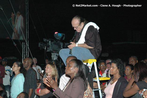 Venue & Audience - Air Jamaica Jazz & Blues Festival 2007 - The Art of Music -  Thursday, January 25th - 10th Anniversary - Air Jamaica Jazz & Blues Festival 2007 - The Art of Music - Tuesday, January 23 - Saturday, January 27, 2007, The Aqueduct on Rose Hall, Montego Bay, Jamaica - Negril Travel Guide, Negril Jamaica WI - http://www.negriltravelguide.com - info@negriltravelguide.com...!