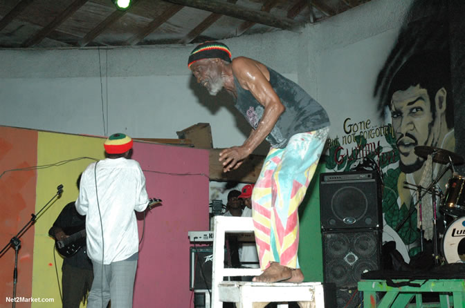 Reggae Superstar - Bush Man @ Bourbon Beach with Boddy Dread & Singing Honour - Presented by Our Music Promotions - Omar & Ama-Donna - Saturday, May 14, 2005 - Negril Travel Guide, Negril Jamaica WI - http://www.negriltravelguide.com - info@negriltravelguide.com...!