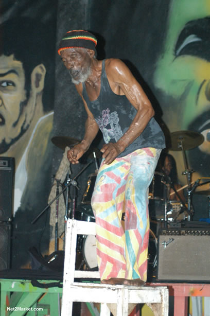 Reggae Superstar - Bush Man @ Bourbon Beach with Boddy Dread & Singing Honour - Presented by Our Music Promotions - Omar & Ama-Donna - Saturday, May 14, 2005 - Negril Travel Guide, Negril Jamaica WI - http://www.negriltravelguide.com - info@negriltravelguide.com...!