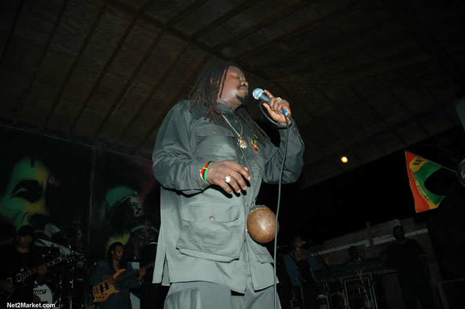 The Messenger, Reggae Super Star - Luciano - Gregory Isaacs - Bobby Dread - Swallow - backed by the Indika Band - Boubon Beach Restaurant, Beach Bar & Oceanfront Accommodations - Negril Travel Guide, Negril Jamaica WI - http://www.negriltravelguide.com - info@negriltravelguide.com...!