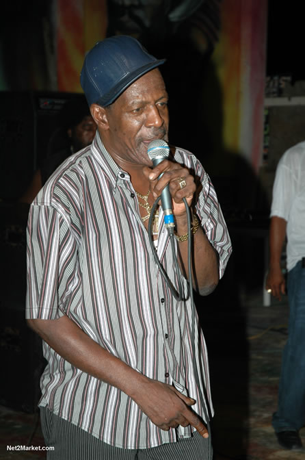 The Messenger, Reggae Super Star - Luciano - Gregory Isaacs - Bobby Dread - Swallow - backed by the Indika Band - Boubon Beach Restaurant, Beach Bar & Oceanfront Accommodations - Negril Travel Guide, Negril Jamaica WI - http://www.negriltravelguide.com - info@negriltravelguide.com...!