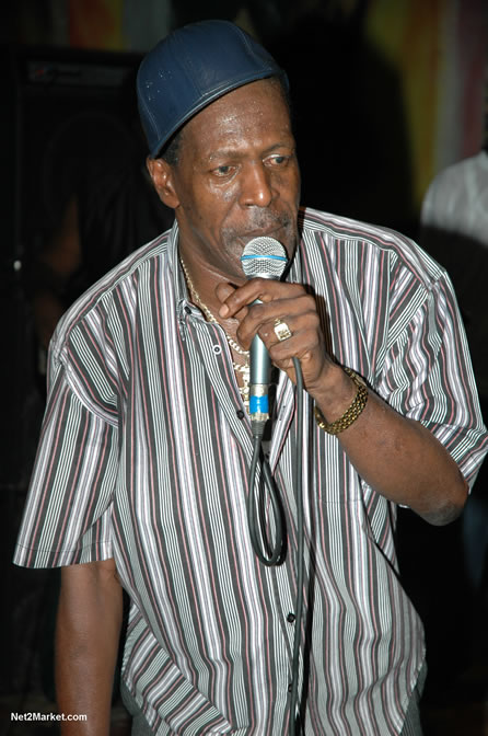 The Messenger, Reggae Super Star - Luciano - Gregory Isaacs - Bobby Dread - Swallow - backed by the Indika Band - Boubon Beach Restaurant, Beach Bar & Oceanfront Accommodations - Negril Travel Guide, Negril Jamaica WI - http://www.negriltravelguide.com - info@negriltravelguide.com...!