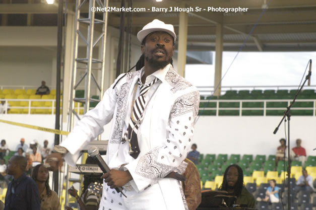 Beenie Man - Cure Fest 2007 - Longing For Concert at Trelawny Multi Purpose Stadium, Trelawny, Jamaica - Sunday, October 14, 2007 - Cure Fest 2007 October 12th-14th, 2007 Presented by Danger Promotions, Iyah Cure Promotions, and Brass Gate Promotions - Alison Young, Publicist - Photographs by Net2Market.com - Barry J. Hough Sr, Photographer - Negril Travel Guide, Negril Jamaica WI - http://www.negriltravelguide.com - info@negriltravelguide.com...!