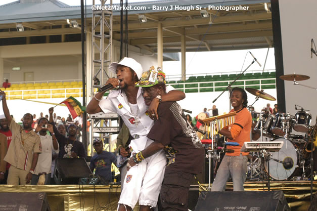 Jah Cure - Cure Fest 2007 - Longing For Concert at Trelawny Multi Purpose Stadium, Trelawny, Jamaica - Sunday, October 14, 2007 - Cure Fest 2007 October 12th-14th, 2007 Presented by Danger Promotions, Iyah Cure Promotions, and Brass Gate Promotions - Alison Young, Publicist - Photographs by Net2Market.com - Barry J. Hough Sr, Photographer - Negril Travel Guide, Negril Jamaica WI - http://www.negriltravelguide.com - info@negriltravelguide.com...!