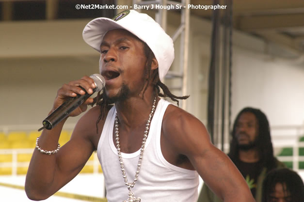 Jah Cure - Cure Fest 2007 - Longing For Concert at Trelawny Multi Purpose Stadium, Trelawny, Jamaica - Sunday, October 14, 2007 - Cure Fest 2007 October 12th-14th, 2007 Presented by Danger Promotions, Iyah Cure Promotions, and Brass Gate Promotions - Alison Young, Publicist - Photographs by Net2Market.com - Barry J. Hough Sr, Photographer - Negril Travel Guide, Negril Jamaica WI - http://www.negriltravelguide.com - info@negriltravelguide.com...!