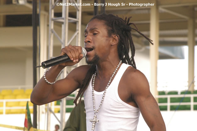 Jah Cure - Cure Fest 2007 - Longing For Concert at Trelawny Multi Purpose Stadium, Trelawny, Jamaica - Sunday, October 14, 2007 - Cure Fest 2007 October 12th-14th, 2007 Presented by Danger Promotions, Iyah Cure Promotions, and Brass Gate Promotions - Alison Young, Publicist - Photographs by Net2Market.com - Barry J. Hough Sr, Photographer - Negril Travel Guide, Negril Jamaica WI - http://www.negriltravelguide.com - info@negriltravelguide.com...!