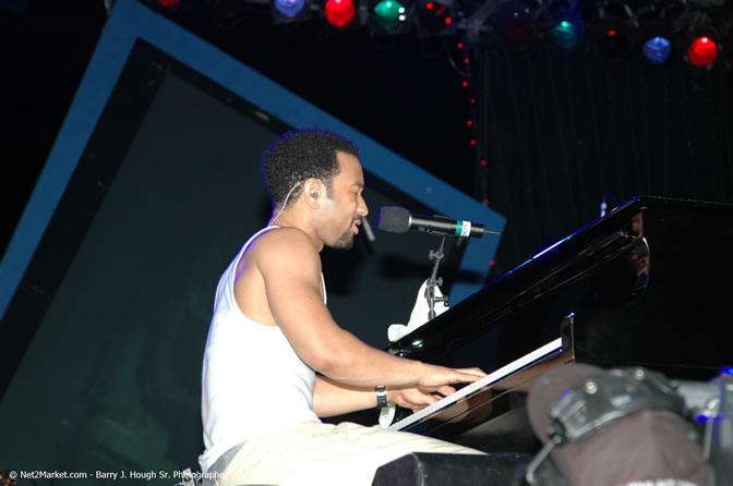 John Legend - Air Jamaica Jazz & Blues Festival 2006 - The Art of Music - Cinnamon Hill Golf Club - Rosehall Resort & Country Club, Montego Bay, Jamaica W.I. - Thursday, January 26, 2006 - Negril Travel Guide, Negril Jamaica WI - http://www.negriltravelguide.com - info@negriltravelguide.com...!