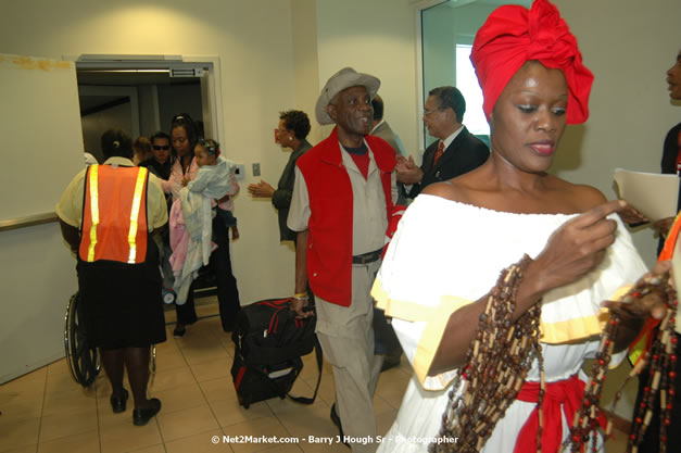 MBJ Airports Limited Welcomes WestJet Airlines - Inaugural Scheduled Service From Toronto Pearsons International Airport - Monday, December 10, 2007 - Sangster International Airport - MBJ Airports Limited, Montego Bay, Jamaica W.I. - Photographs by Net2Market.com - Barry J. Hough Sr, Photographer - Negril Travel Guide, Negril Jamaica WI - http://www.negriltravelguide.com - info@negriltravelguide.com...!