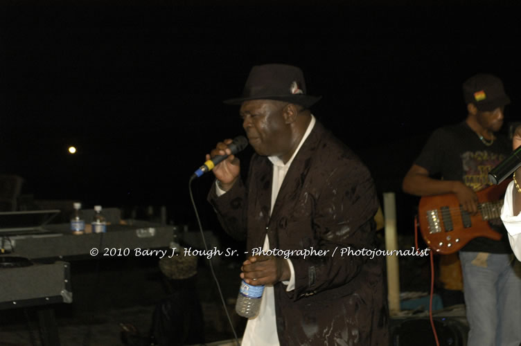 Chaka Demus & Pliers - Live In Concert @ Negril Escape Resort and Spa, December 8, 2009, One Love Drive, West End, Negril, Westmoreland, Jamaica W.I. - Photographs by Net2Market.com - Barry J. Hough Sr, Photographer/Photojournalist - Negril Travel Guide, Negril Jamaica WI - http://www.negriltravelguide.com - info@negriltravelguide.com...!