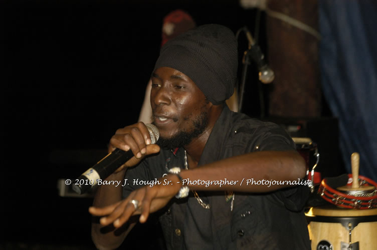 Etana - Live In Concert - One Love Reggae Concert Series 09/10 @ Negril Escape Resort and Spa, December 22, 2009, One Love Drive, West End, Negril, Westmoreland, Jamaica W.I. - Photographs by Net2Market.com - Barry J. Hough Sr, Photographer/Photojournalist - Negril Travel Guide, Negril Jamaica WI - http://www.negriltravelguide.com - info@negriltravelguide.com...!