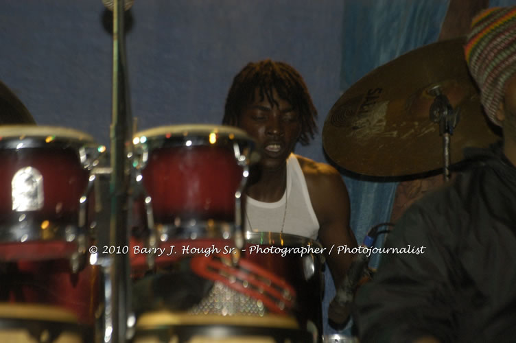 Etana - Live In Concert - One Love Reggae Concert Series 09/10 @ Negril Escape Resort and Spa, December 22, 2009, One Love Drive, West End, Negril, Westmoreland, Jamaica W.I. - Photographs by Net2Market.com - Barry J. Hough Sr, Photographer/Photojournalist - Negril Travel Guide, Negril Jamaica WI - http://www.negriltravelguide.com - info@negriltravelguide.com...!