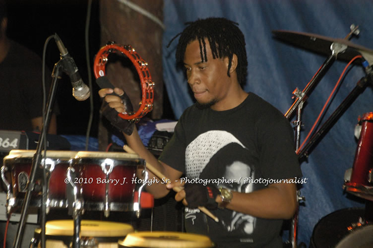 Etana - Live In Concert - One Love Reggae Concert Series 09/10 @ Negril Escape Resort and Spa, December 22, 2009, One Love Drive, West End, Negril, Westmoreland, Jamaica W.I. - Photographs by Net2Market.com - Barry J. Hough Sr, Photographer/Photojournalist - Negril Travel Guide, Negril Jamaica WI - http://www.negriltravelguide.com - info@negriltravelguide.com...!