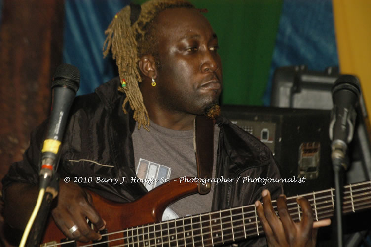 Etana - Live In Concert - One Love Reggae Concert Series 09/10 @ Negril Escape Resort and Spa, December 22, 2009, One Love Drive, West End, Negril, Westmoreland, Jamaica W.I. - Photographs by Net2Market.com - Barry J. Hough Sr, Photographer/Photojournalist - Negril Travel Guide, Negril Jamaica WI - http://www.negriltravelguide.com - info@negriltravelguide.com...!