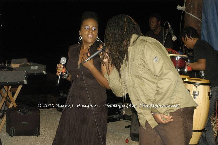 Etana - Live In Concert - One Love Reggae Concert Series 09/10 @ Negril Escape Resort and Spa, December 22, 2009, One Love Drive, West End, Negril, Westmoreland, Jamaica W.I. - Photographs by Net2Market.com - Barry J. Hough Sr, Photographer/Photojournalist - Negril Travel Guide, Negril Jamaica WI - http://www.negriltravelguide.com - info@negriltravelguide.com...!