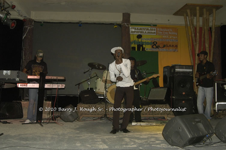 Marcia Griffiths & Edge Michael - Live In Concert - One Love Reggae Concert Series 09/10 @ Negril Escape Resort and Spa, December 29, 2009, One Love Drive, West End, Negril, Westmoreland, Jamaica W.I. - Photographs by Net2Market.com - Barry J. Hough Sr, Photographer/Photojournalist - Negril Travel Guide, Negril Jamaica WI - http://www.negriltravelguide.com - info@negriltravelguide.com...!