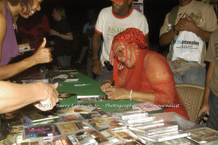 Marcia Griffiths & Edge Michael - Live In Concert - One Love Reggae Concert Series 09/10 @ Negril Escape Resort and Spa, December 29, 2009, One Love Drive, West End, Negril, Westmoreland, Jamaica W.I. - Photographs by Net2Market.com - Barry J. Hough Sr, Photographer/Photojournalist - Negril Travel Guide, Negril Jamaica WI - http://www.negriltravelguide.com - info@negriltravelguide.com...!