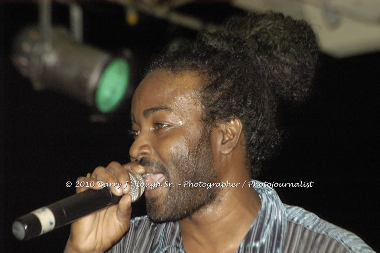 Marcia Griffiths & Edge Michael - Live In Concert - One Love Reggae Concert Series 09/10 @ Negril Escape Resort and Spa, December 29, 2009, One Love Drive, West End, Negril, Westmoreland, Jamaica W.I. - Photographs by Net2Market.com - Barry J. Hough Sr, Photographer/Photojournalist - Negril Travel Guide, Negril Jamaica WI - http://www.negriltravelguide.com - info@negriltravelguide.com...!