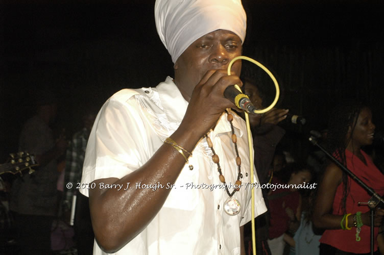 Richie Spice - Live In Concert - One Love Reggae Concert Series 09/10 @ Negril Escape Resort and Spa, January 19, 2010, One Love Drive, West End, Negril, Westmoreland, Jamaica W.I. - Photographs by Net2Market.com - Barry J. Hough Sr, Photographer/Photojournalist - Negril Travel Guide, Negril Jamaica WI - http://www.negriltravelguide.com - info@negriltravelguide.com...!