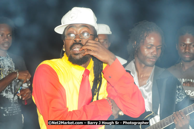 Beenie Man - Live in Concert, plus Hiyah Grade Band @ The Sunset Show @ Negril Escape Resort and Spa, Tuesday, February 3, 2009 - Live Reggae Music at Negril Escape - Tuesday Nights 6:00PM to 10:00 PM - One Love Drive, West End, Negril, Westmoreland, Jamaica W.I. - Photographs by Net2Market.com - Barry J. Hough Sr, Photographer/Photojournalist - The Negril Travel Guide - Negril's and Jamaica's Number One Concert Photography Web Site with over 40,000 Jamaican Concert photographs Published -  Negril Travel Guide, Negril Jamaica WI - http://www.negriltravelguide.com - info@negriltravelguide.com...!