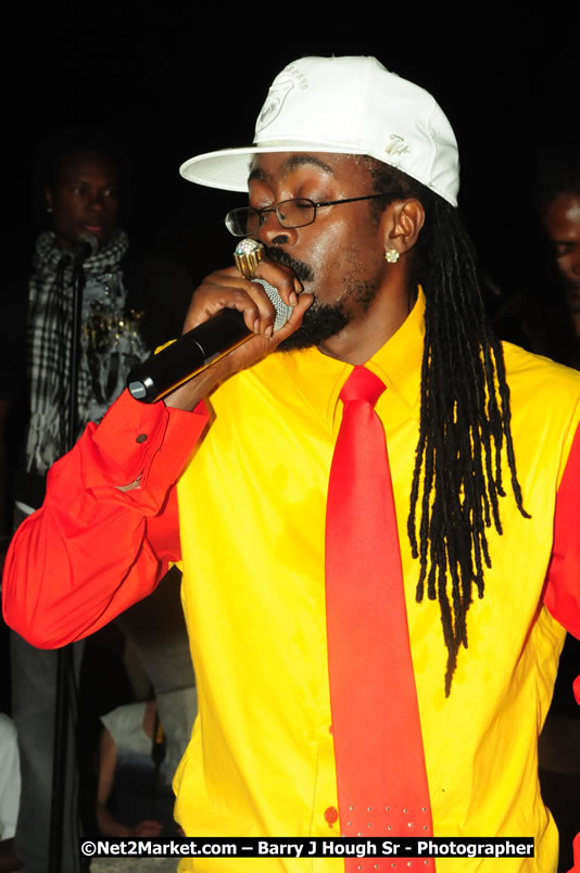 Beenie Man - Live in Concert, plus Hiyah Grade Band @ The Sunset Show @ Negril Escape Resort and Spa, Tuesday, February 3, 2009 - Live Reggae Music at Negril Escape - Tuesday Nights 6:00PM to 10:00 PM - One Love Drive, West End, Negril, Westmoreland, Jamaica W.I. - Photographs by Net2Market.com - Barry J. Hough Sr, Photographer/Photojournalist - The Negril Travel Guide - Negril's and Jamaica's Number One Concert Photography Web Site with over 40,000 Jamaican Concert photographs Published -  Negril Travel Guide, Negril Jamaica WI - http://www.negriltravelguide.com - info@negriltravelguide.com...!