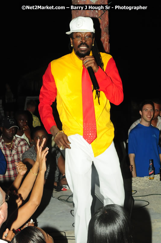 Beenie Man - Live in Concert, plus Hiyah Grade Band @ The Sunset Show @ Negril Escape Resort and Spa, Tuesday, February 3, 2009 - Live Reggae Music at Negril Escape - Tuesday Nights 6:00PM to 10:00 PM - One Love Drive, West End, Negril, Westmoreland, Jamaica W.I. - Photographs by Net2Market.com - Barry J. Hough Sr, Photographer/Photojournalist - The Negril Travel Guide - Negril's and Jamaica's Number One Concert Photography Web Site with over 40,000 Jamaican Concert photographs Published -  Negril Travel Guide, Negril Jamaica WI - http://www.negriltravelguide.com - info@negriltravelguide.com...!