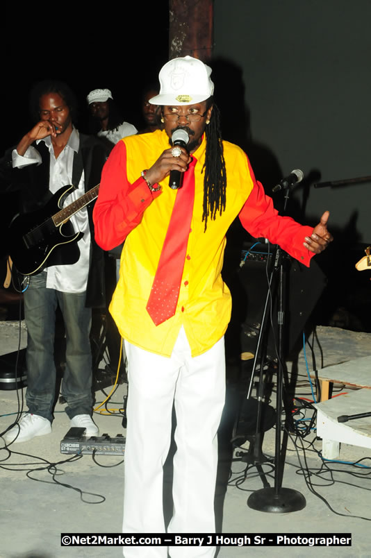 Beenie Man - Live in Concert, plus Hiyah Grade Band @ The Sunset Show @ Negril Escape Resort and Spa, Tuesday, February 3, 2009 - Live Reggae Music at Negril Escape - Tuesday Nights 6:00PM to 10:00 PM - One Love Drive, West End, Negril, Westmoreland, Jamaica W.I. - Photographs by Net2Market.com - Barry J. Hough Sr, Photographer/Photojournalist - The Negril Travel Guide - Negril's and Jamaica's Number One Concert Photography Web Site with over 40,000 Jamaican Concert photographs Published -  Negril Travel Guide, Negril Jamaica WI - http://www.negriltravelguide.com - info@negriltravelguide.com...!