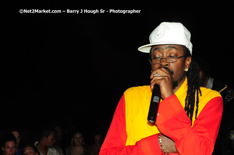 Beenie Man - Live in Concert, plus Hiyah Grade Band @ The Sunset Show @ Negril Escape Resort and Spa, Tuesday, February 3, 2009 - Live Reggae Music at Negril Escape - Tuesday Nights 6:00PM to 10:00 PM - One Love Drive, West End, Negril, Westmoreland, Jamaica W.I. - Photographs by Net2Market.com - Barry J. Hough Sr, Photographer/Photojournalist - The Negril Travel Guide - Negril's and Jamaica's Number One Concert Photography Web Site with over 40,000 Jamaican Concert photographs Published -  Negril Travel Guide, Negril Jamaica WI - http://www.negriltravelguide.com - info@negriltravelguide.com...!