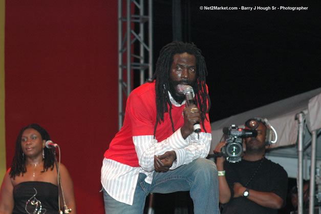 Buju Banton @ Tru-Juice Rebel Salute 2007 - Saturday, January 13, 2007, Port Kaiser Sports Club, St. Elizabeth - Negril Travel Guide, Negril Jamaica WI - http://www.negriltravelguide.com - info@negriltravelguide.com...!