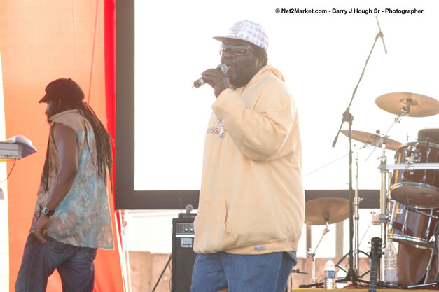 Tony Rebel Closing Tru-Juice Rebel Salute 2007 - Saturday, January 13, 2007, Port Kaiser Sports Club, St. Elizabeth - Negril Travel Guide, Negril Jamaica WI - http://www.negriltravelguide.com - info@negriltravelguide.com...!