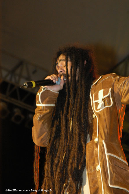 Damian "Junior Gong" Marley & Stephen Marley - Red Stripe Reggae Sumfest 2005 - International Night #2 - July 23th, 2005 - Negril Travel Guide, Negril Jamaica WI - http://www.negriltravelguide.com - info@negriltravelguide.com...!