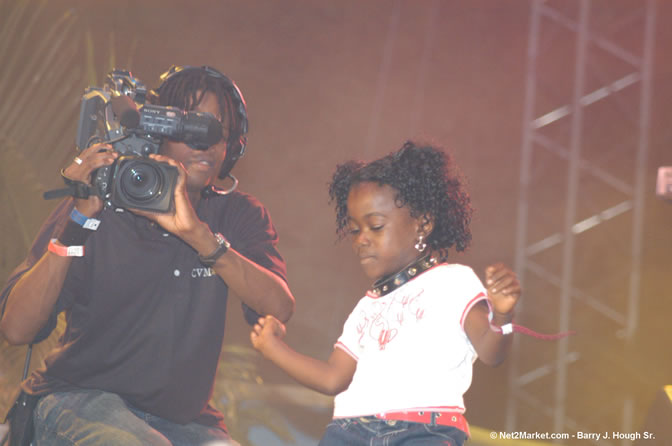 Elephant Man - Red Stripe Reggae Sumfest 2005 - Dancehall Night - July 21th, 2005 - Negril Travel Guide, Negril Jamaica WI - http://www.negriltravelguide.com - info@negriltravelguide.com...!