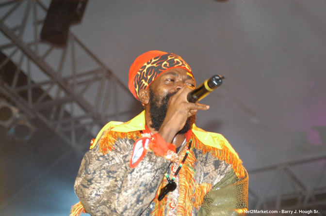 Capleton - Red Stripe Reggae Sumfest 2005 - Dancehall Night - July 21th, 2005 - Negril Travel Guide, Negril Jamaica WI - http://www.negriltravelguide.com - info@negriltravelguide.com...!