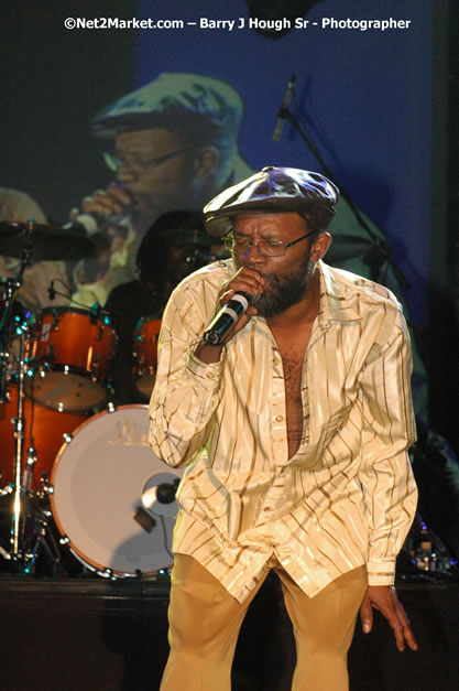 Beres Hammond - Red Stripe Reggae Sumfest 2007 - Zenith - Saturday, July 21, 2007 - Catherine Hall, Montego Bay, St James, Jamaica W.I. - Negril Travel Guide, Negril Jamaica WI - http://www.negriltravelguide.com - info@negriltravelguide.com...!