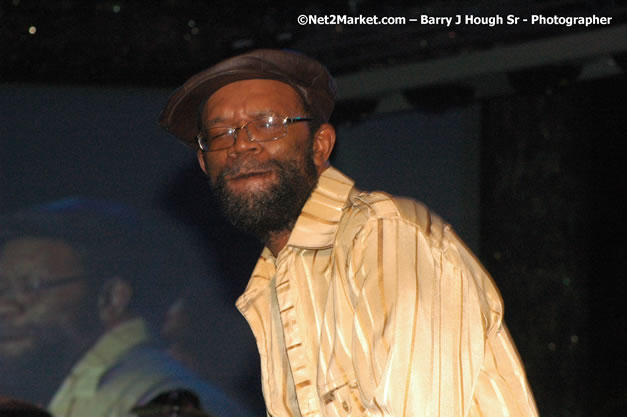 Beres Hammond - Red Stripe Reggae Sumfest 2007 - Zenith - Saturday, July 21, 2007 - Catherine Hall, Montego Bay, St James, Jamaica W.I. - Negril Travel Guide, Negril Jamaica WI - http://www.negriltravelguide.com - info@negriltravelguide.com...!