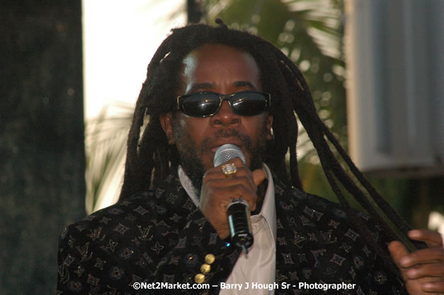 Half Pint - Red Stripe Reggae Sumfest 2007 - Zenith - Saturday, July 21, 2007 - Catherine Hall, Montego Bay, St James, Jamaica W.I. - Negril Travel Guide, Negril Jamaica WI - http://www.negriltravelguide.com - info@negriltravelguide.com...!