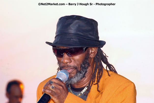 Mighty Diamonds - Red Stripe Reggae Sumfest 2007 - Zenith - Saturday, July 21, 2007 - Catherine Hall, Montego Bay, St James, Jamaica W.I. - Negril Travel Guide, Negril Jamaica WI - http://www.negriltravelguide.com - info@negriltravelguide.com...!