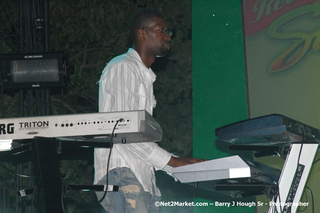 Tanya Stephens - Red Stripe Reggae Sumfest 2007 - Zenith - Saturday, July 21, 2007 - Catherine Hall, Montego Bay, St James, Jamaica W.I. - Negril Travel Guide, Negril Jamaica WI - http://www.negriltravelguide.com - info@negriltravelguide.com...!