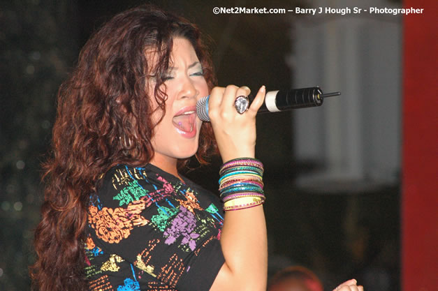 Tessanne Chin - Red Stripe Reggae Sumfest 2007 - Zenith - Saturday, July 21, 2007 - Catherine Hall, Montego Bay, St James, Jamaica W.I. - Negril Travel Guide, Negril Jamaica WI - http://www.negriltravelguide.com - info@negriltravelguide.com...!