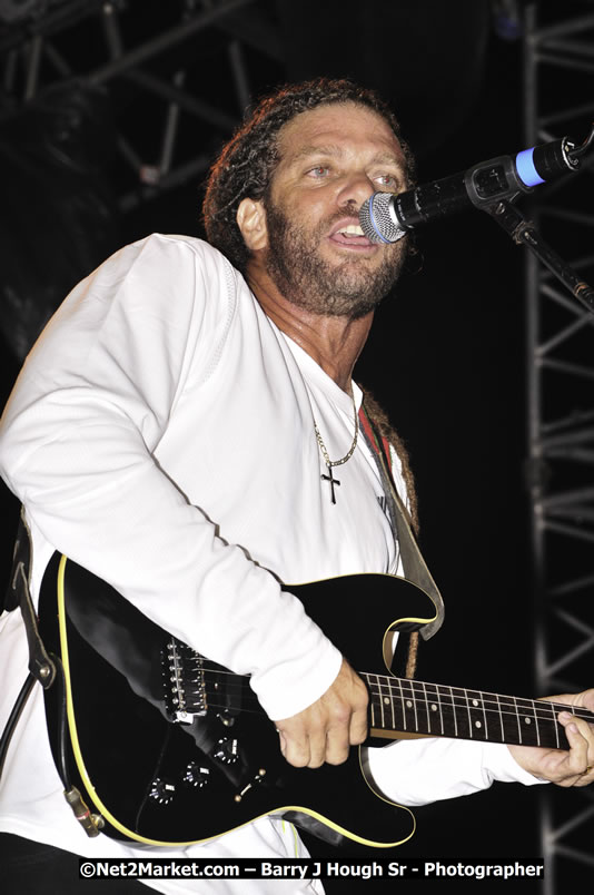 Andy Vernon @ Red Stripe Reggae Sumfest 2008 International Night 2, Catherine Hall, Montego Bay - Saturday, July 19, 2008 - Reggae Sumfest 2008 July 13 - July 19, 2008 - Photographs by Net2Market.com - Barry J. Hough Sr. Photojournalist/Photograper - Photographs taken with a Nikon D300 - Negril Travel Guide, Negril Jamaica WI - http://www.negriltravelguide.com - info@negriltravelguide.com...!