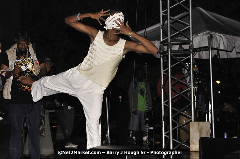 Etana @ Red Stripe Reggae Sumfest 2008 International Night 2, Catherine Hall, Montego Bay - Saturday, July 19, 2008 - Reggae Sumfest 2008 July 13 - July 19, 2008 - Photographs by Net2Market.com - Barry J. Hough Sr. Photojournalist/Photograper - Photographs taken with a Nikon D300 - Negril Travel Guide, Negril Jamaica WI - http://www.negriltravelguide.com - info@negriltravelguide.com...!