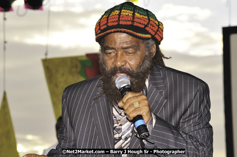 John Holt @ Red Stripe Reggae Sumfest 2008 International Night 2, Catherine Hall, Montego Bay - Saturday, July 19, 2008 - Reggae Sumfest 2008 July 13 - July 19, 2008 - Photographs by Net2Market.com - Barry J. Hough Sr. Photojournalist/Photograper - Photographs taken with a Nikon D300 - Negril Travel Guide, Negril Jamaica WI - http://www.negriltravelguide.com - info@negriltravelguide.com...!