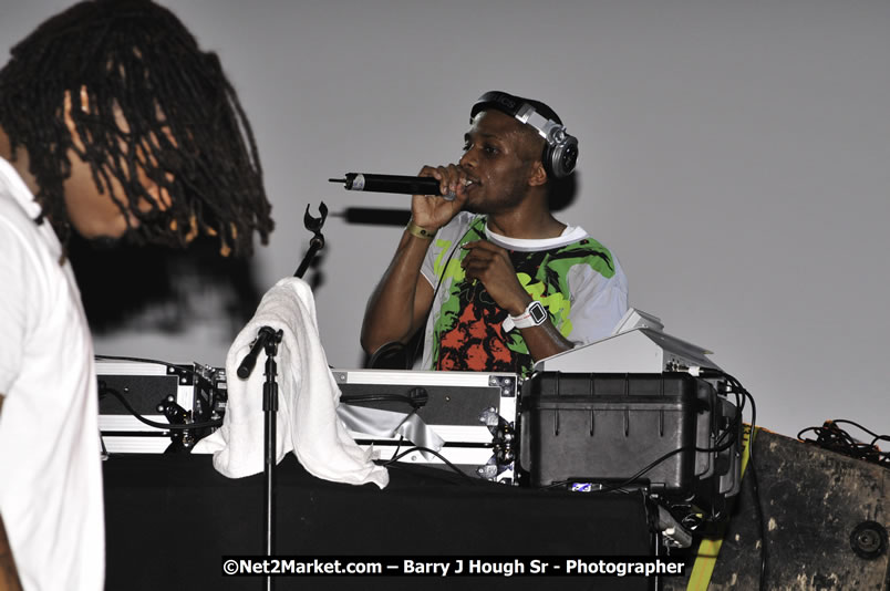 T - Pain @ Red Stripe Reggae Sumfest 2008 International Night 2, Catherine Hall, Montego Bay - Saturday, July 19, 2008 - Reggae Sumfest 2008 July 13 - July 19, 2008 - Photographs by Net2Market.com - Barry J. Hough Sr. Photojournalist/Photograper - Photographs taken with a Nikon D300 - Negril Travel Guide, Negril Jamaica WI - http://www.negriltravelguide.com - info@negriltravelguide.com...!