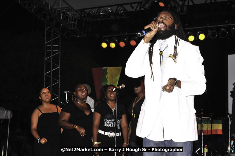 Tarrus Riley @ Red Stripe Reggae Sumfest 2008 International Night 2, Catherine Hall, Montego Bay - Saturday, July 19, 2008 - Reggae Sumfest 2008 July 13 - July 19, 2008 - Photographs by Net2Market.com - Barry J. Hough Sr. Photojournalist/Photograper - Photographs taken with a Nikon D300 - Negril Travel Guide, Negril Jamaica WI - http://www.negriltravelguide.com - info@negriltravelguide.com...!