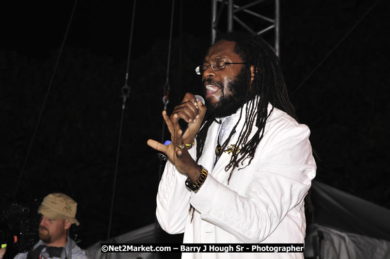 Tarrus Riley @ Red Stripe Reggae Sumfest 2008 International Night 2, Catherine Hall, Montego Bay - Saturday, July 19, 2008 - Reggae Sumfest 2008 July 13 - July 19, 2008 - Photographs by Net2Market.com - Barry J. Hough Sr. Photojournalist/Photograper - Photographs taken with a Nikon D300 - Negril Travel Guide, Negril Jamaica WI - http://www.negriltravelguide.com - info@negriltravelguide.com...!