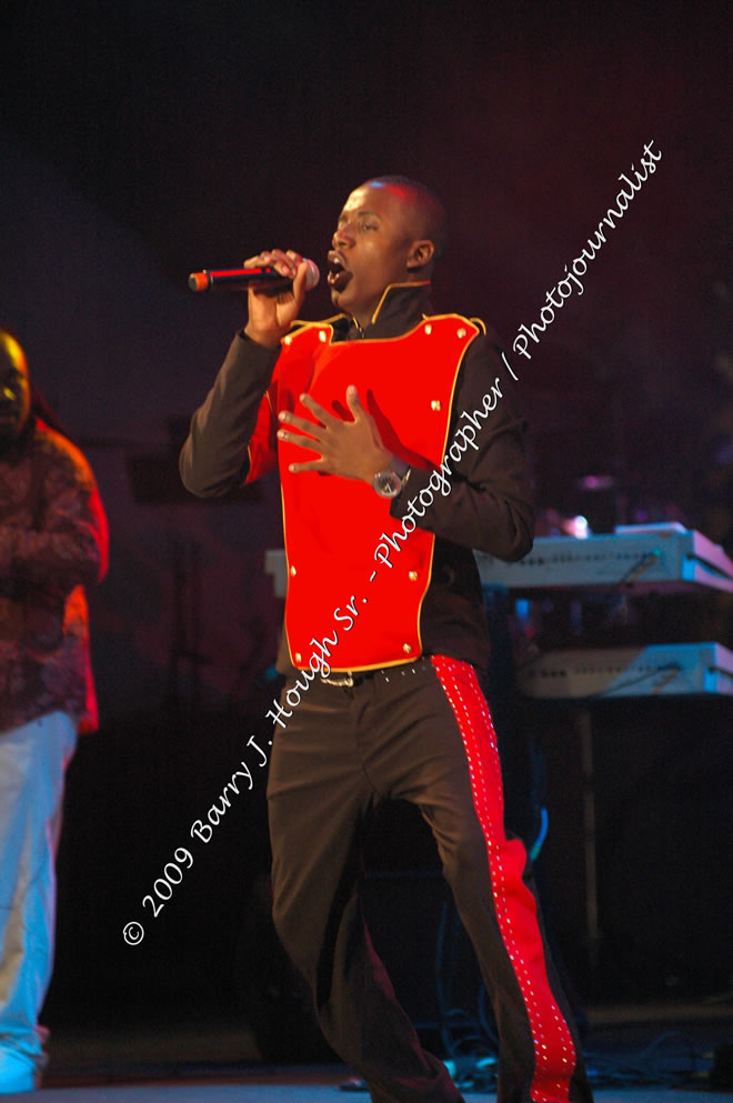 Romain Virgo  @ Reggae Sumfest 2009 - International Night 2 - Reggae Sumfest 2009,Catherine Hall, Montego Bay, St. James, Jamaica W.I. - Saturday, July 25, 2009 - Reggae Sumfest 2009, July 19 - 25, 2009 - Photographs by Net2Market.com - Barry J. Hough Sr. Photojournalist/Photograper - Photographs taken with a Nikon D70, D100, or D300 - Negril Travel Guide, Negril Jamaica WI - http://www.negriltravelguide.com - info@negriltravelguide.com...!