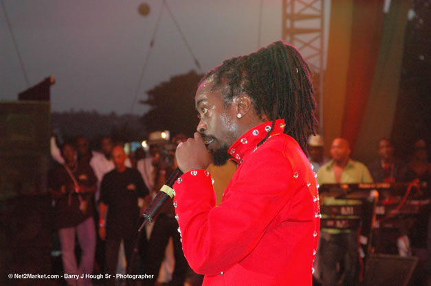 Beenie Man - Red Stripe Reggae Sumfest 2006 - Stormfront - The Blazing Dance Hall Night - Thursday, July 20, 2006 - Catherine Hall Venue - Montego Bay, Jamaica - Negril Travel Guide, Negril Jamaica WI - http://www.negriltravelguide.com - info@negriltravelguide.com...!