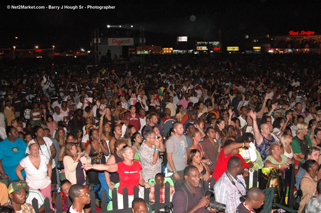 Damian Marley - Red Stripe Reggae Sumfest 2006 - The Summit - Jamaica's Greatest, The World's Best - Saturday, July 22, 2006 - Montego Bay, Jamaica - Negril Travel Guide, Negril Jamaica WI - http://www.negriltravelguide.com - info@negriltravelguide.com...!